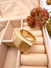 Load image into Gallery viewer, Heavy top square frosted ring