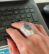 Load image into Gallery viewer, Natural agate stone ring