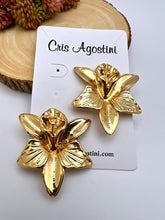 Load image into Gallery viewer, Orchid statement seductive earrings
