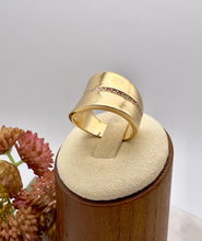 Load image into Gallery viewer, Gold plated wide ring straight cz detail
