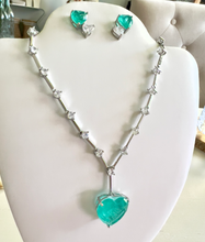 Load image into Gallery viewer, Tourmaline light blue and  diamond crystal set
