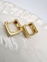 Load image into Gallery viewer, Square clip-on gold plated earrings
