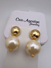 Load image into Gallery viewer, Half ball base and large pearl earrings
