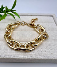 Load image into Gallery viewer, Gold chunky paper clip link bracelet
