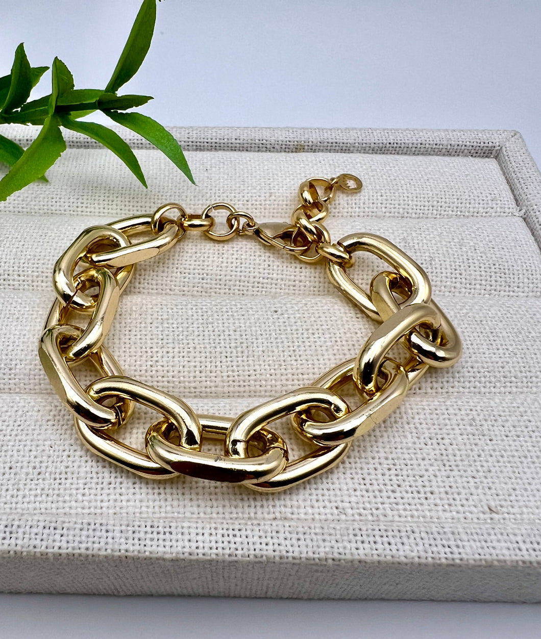 Gold chunky paper clip link bracelet