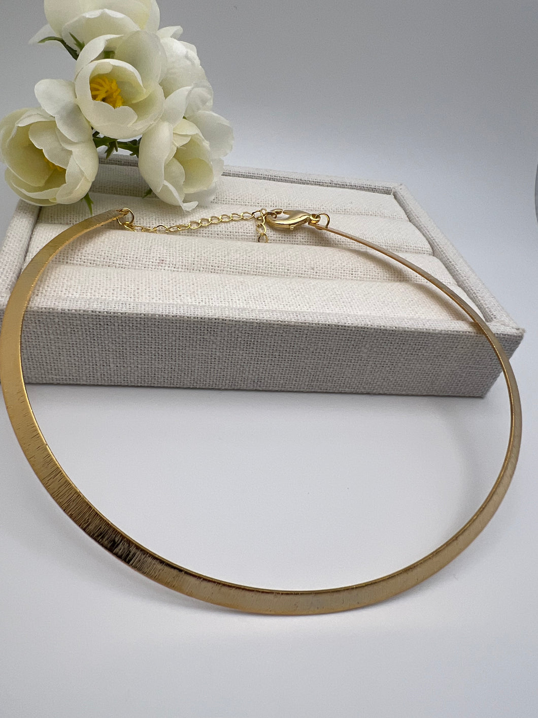 Solid basic round hoop necklace