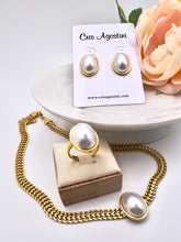 Load image into Gallery viewer, Oval pearl in the middle choker necklace
