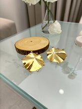 Load image into Gallery viewer, Round organic-style cz detail earrings

