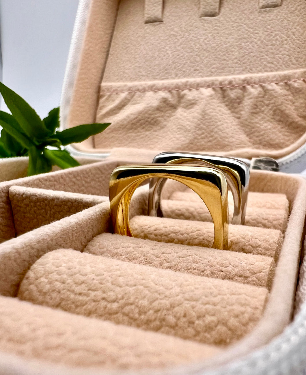 Square inspired Carryer ring