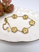 Load image into Gallery viewer, Lucky clover VC bracelet
