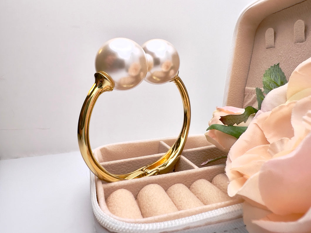 Big pearl bangle bracelet Seductive Collection