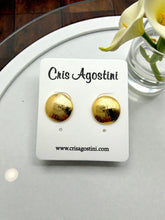 Load image into Gallery viewer, Small matte button-shaped earrings
