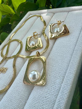 Load image into Gallery viewer, Square and pearl seductive jewelry set
