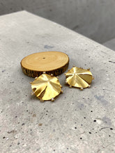 Load image into Gallery viewer, Round organic-style cz detail earrings
