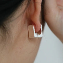 Load image into Gallery viewer, Square smooth hoop earrings
