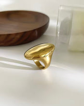 Load image into Gallery viewer, Chunky oval statement ring
