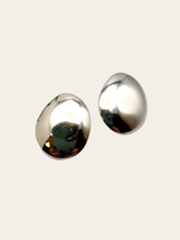 Load image into Gallery viewer, Light and thin oval earrings
