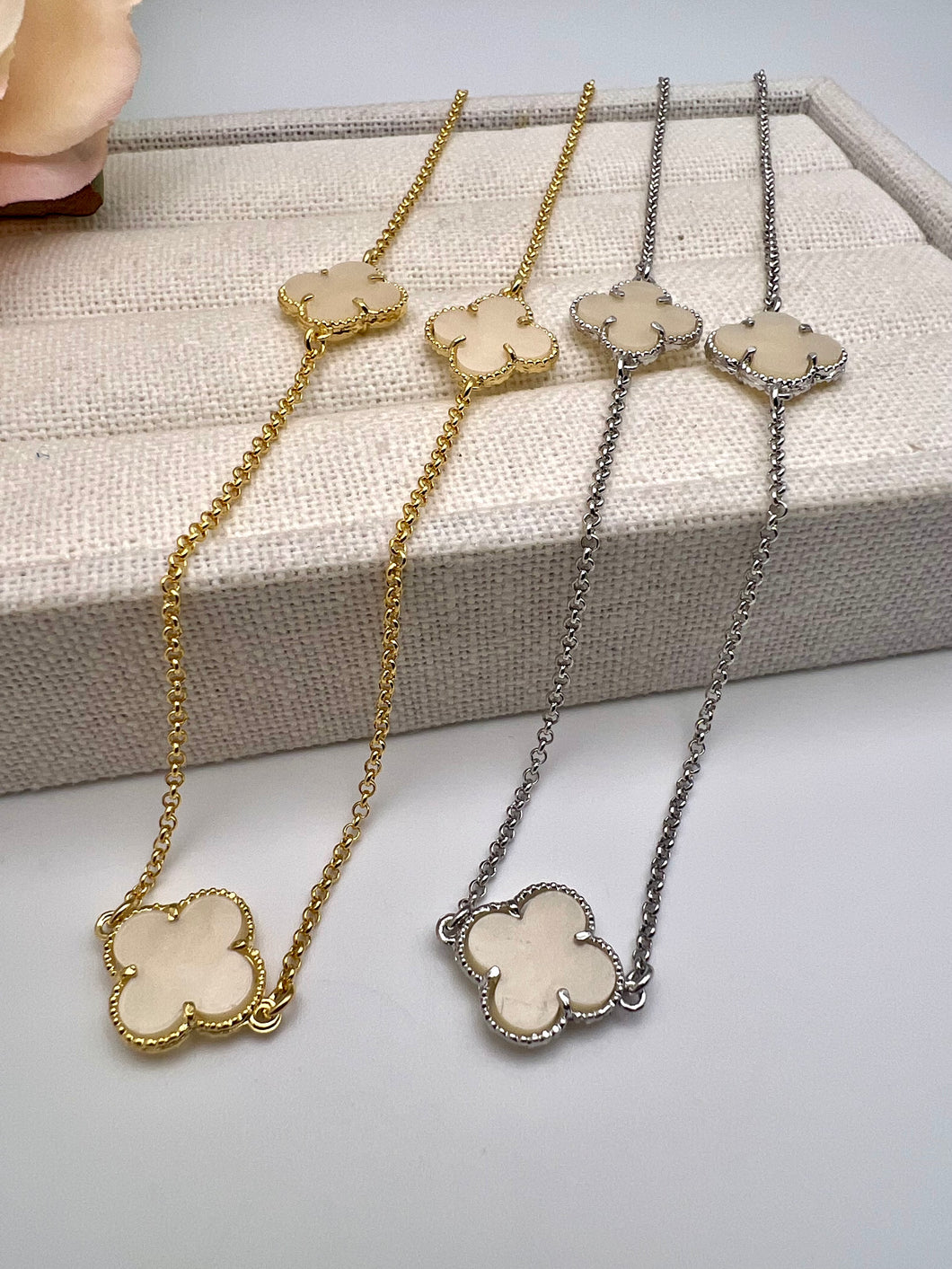 Clover flat VC choker necklace