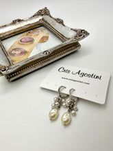 Load image into Gallery viewer, Hoop earrings with clusters of pearls
