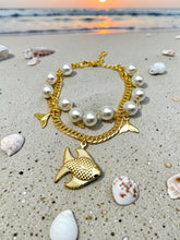 Load image into Gallery viewer, Double fish bracelet pearl and grumet chain
