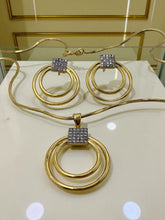 Load image into Gallery viewer, Set of two circles square base cz studded
