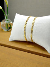Load image into Gallery viewer, Fine curb link bracelet with detail
