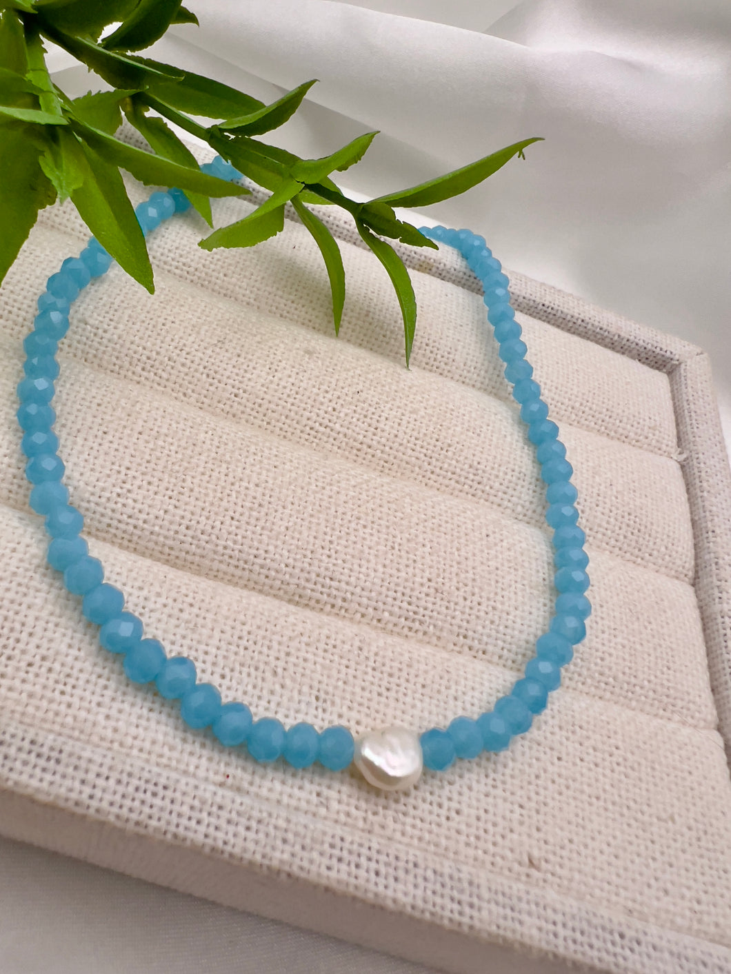 Sky blue choker one pearl necklace