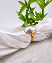 Load image into Gallery viewer, Oval pearl ring gold plated
