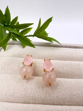 Load image into Gallery viewer, Light pink drop pink quartzo earrings
