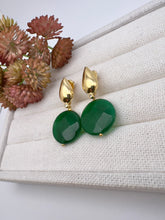 Load image into Gallery viewer, Green agate coin drop base earrings
