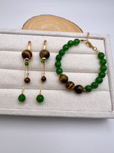 Load image into Gallery viewer, Green quartz and eye of tiger ball bracelet
