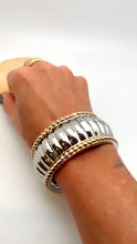 Load image into Gallery viewer, Wavy vintage bracelet with gold detail
