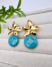 Load image into Gallery viewer, Turquoise jade coin flower base earrings
