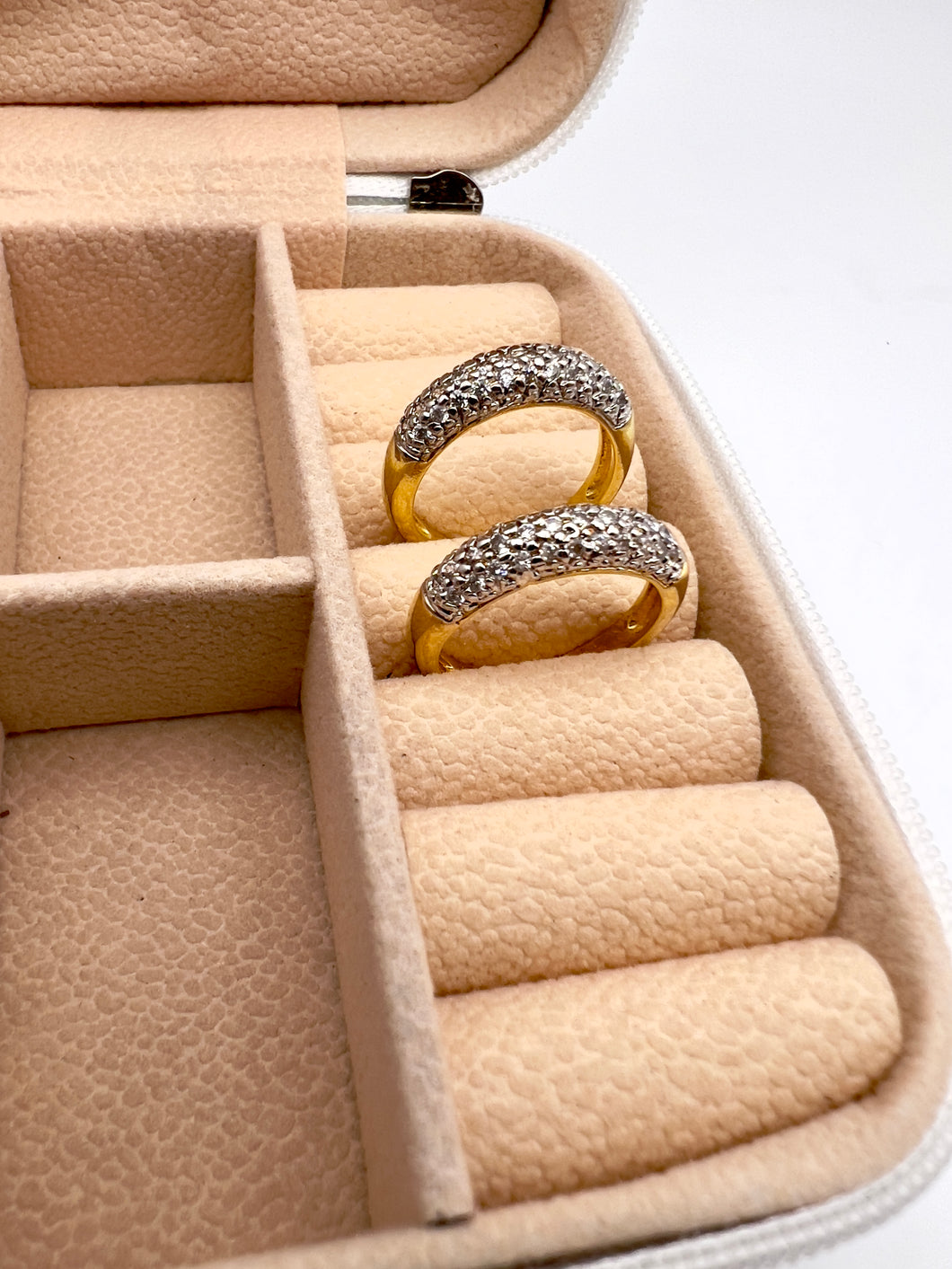 Classic wedding sideboard ring