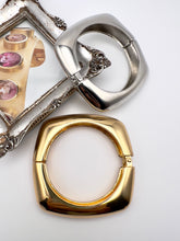 Load image into Gallery viewer, Square shape opens quickly  bracelet
