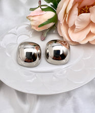 Load image into Gallery viewer, Button square bold Seductive earrings
