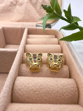 Load image into Gallery viewer, Inspired tiger baguette emerald eyes earrings
