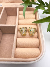 Load image into Gallery viewer, Tiger earrings studded with navettes and emerald eye
