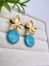 Load image into Gallery viewer, Turquoise jade coin flower base earrings
