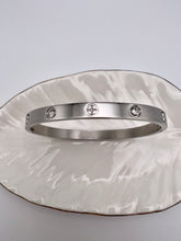 Load image into Gallery viewer, Bangle Caryer inspired bracelet
