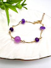 Load image into Gallery viewer, Delicate bracelet with amethyst jade details
