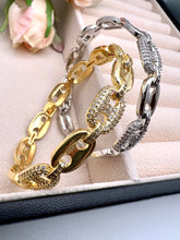 Load image into Gallery viewer, Studded luxury trend link bracelet
