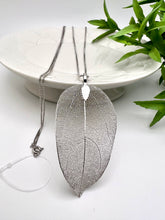 Load image into Gallery viewer, Long lace leaf pendant necklace
