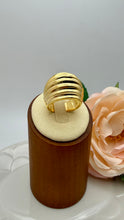Load image into Gallery viewer, Large maxi shell with a curved edge ring
