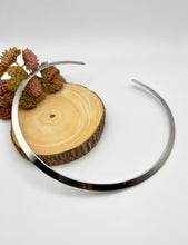 Load image into Gallery viewer, Solid round plain with no detail choker necklace
