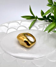 Load image into Gallery viewer, Hammered organic ring gold plated
