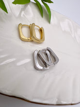 Load image into Gallery viewer, Basic matte square hoop earrings
