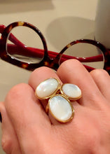 Load image into Gallery viewer, Three oval mother-of-pearl stones ring
