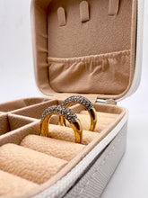 Load image into Gallery viewer, Classic wedding sideboard ring
