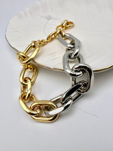 Load image into Gallery viewer, Gold chunky paper clip link bracelet
